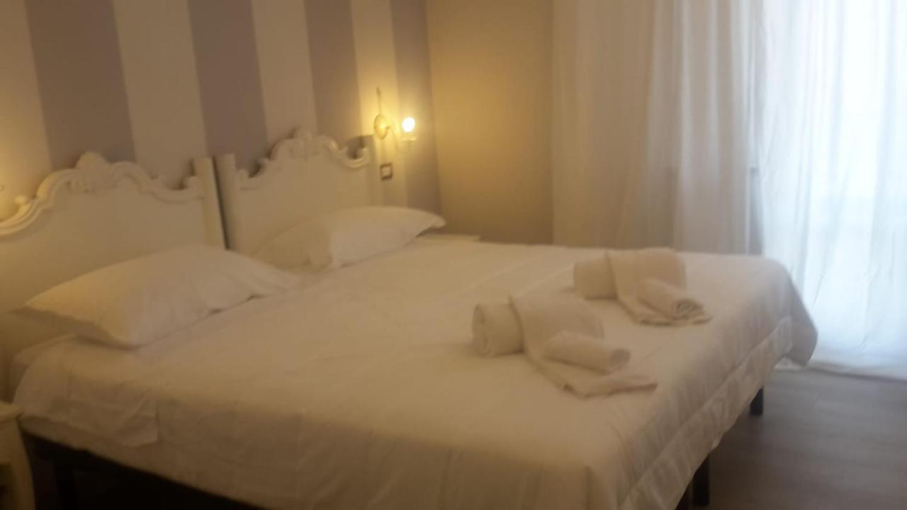 Brezza Marina Bed & Breakfast Marina Di Carrara Dış mekan fotoğraf