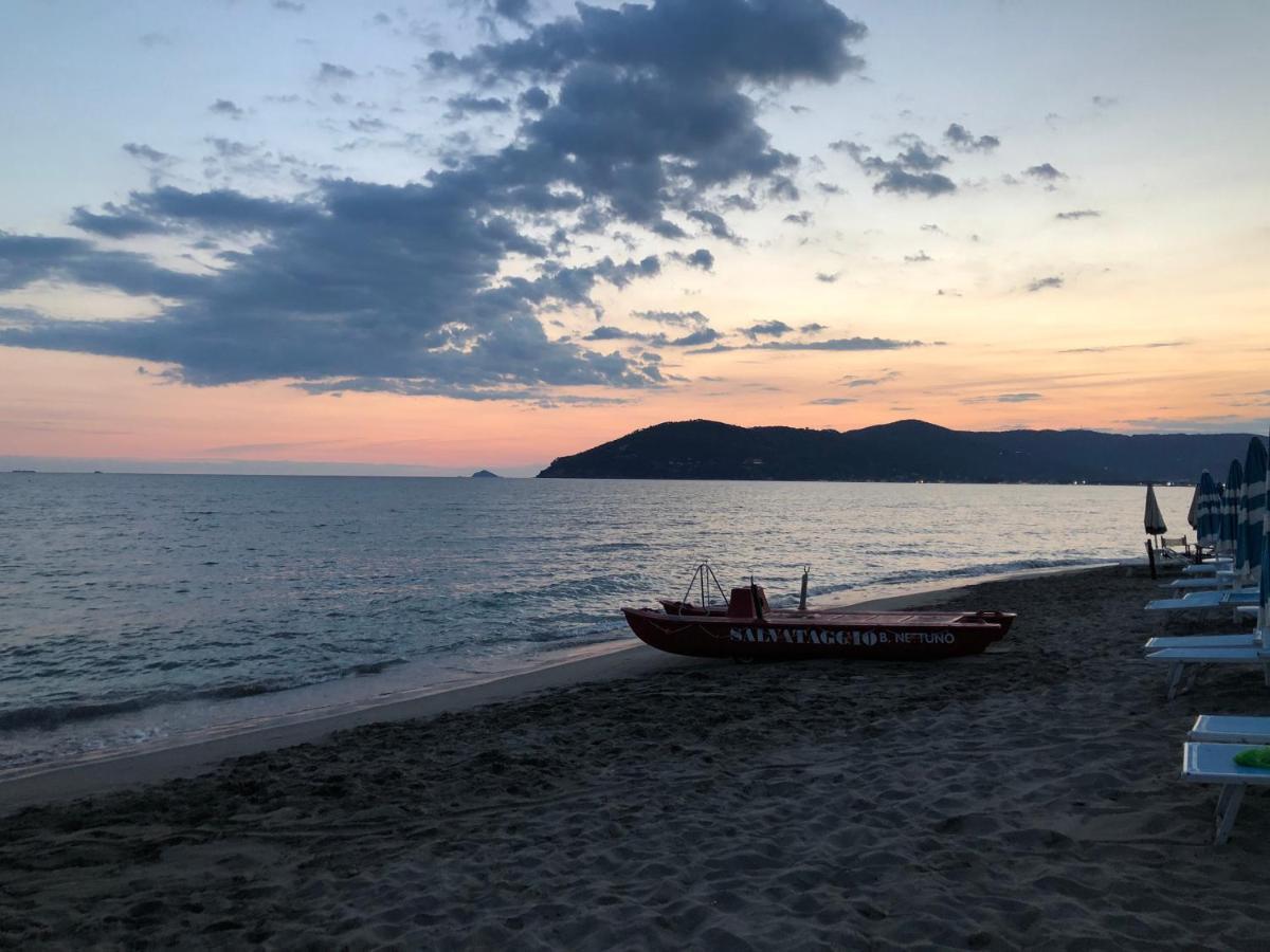Brezza Marina Bed & Breakfast Marina Di Carrara Dış mekan fotoğraf