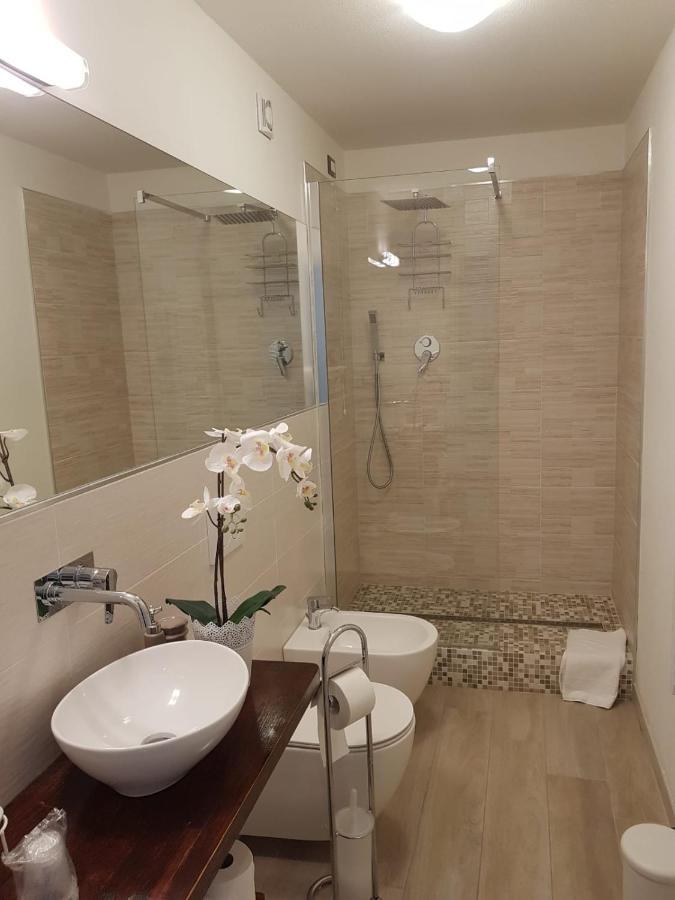 Brezza Marina Bed & Breakfast Marina Di Carrara Dış mekan fotoğraf